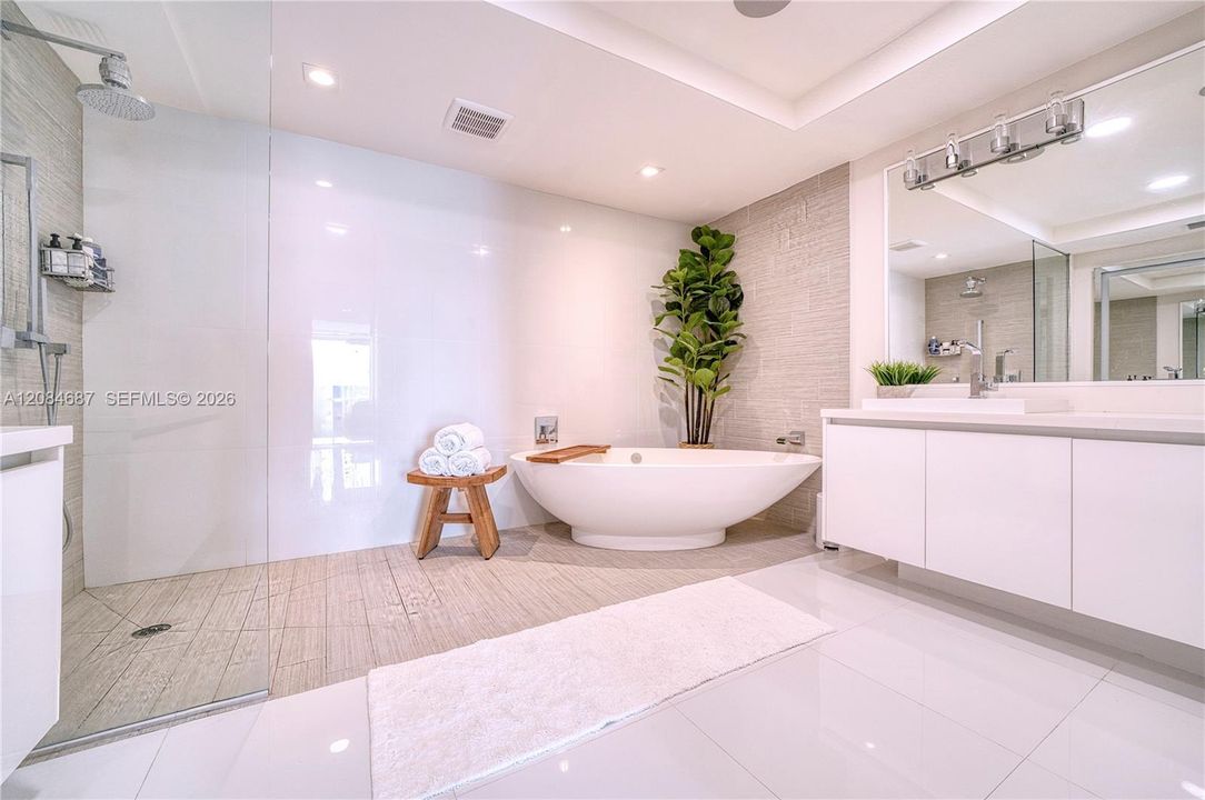 For Sale: $1,370,000 (3 beds, 3 baths, 1892 Square Feet)