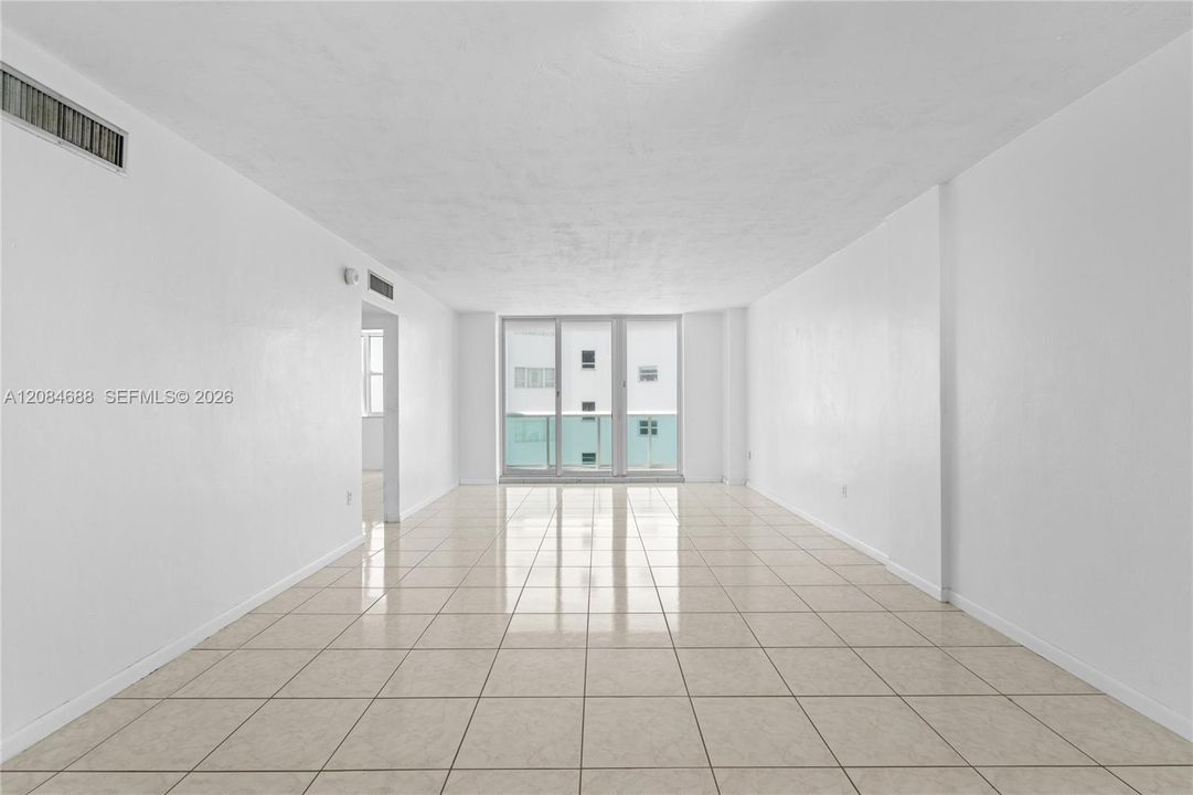 For Sale: $399,000 (1 beds, 1 baths, 922 Square Feet)