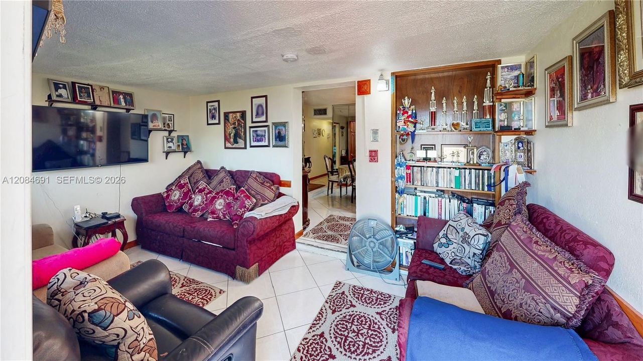 For Sale: $719,900 (6 beds, 4 baths, 2684 Square Feet)