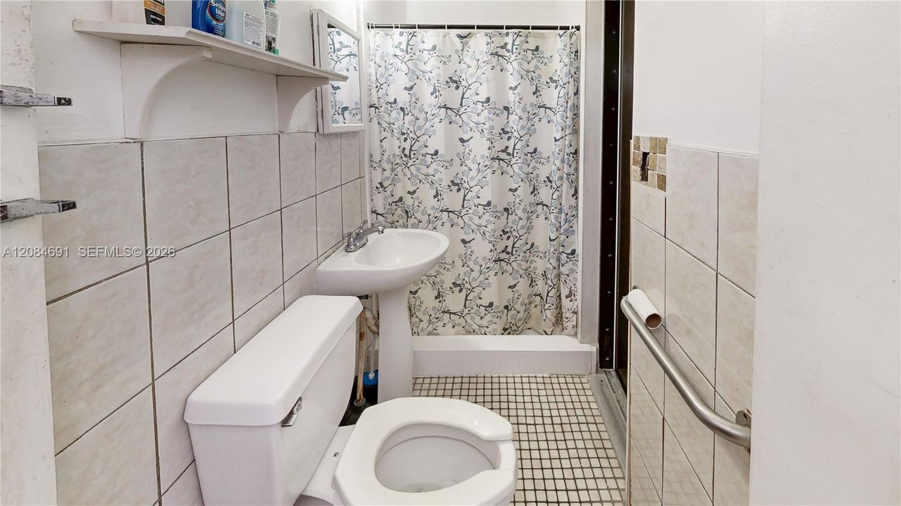For Sale: $719,900 (6 beds, 4 baths, 2684 Square Feet)