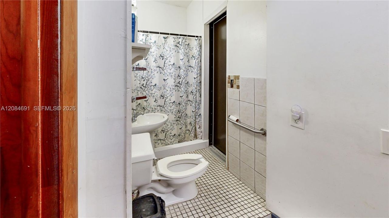 For Sale: $719,900 (6 beds, 4 baths, 2684 Square Feet)