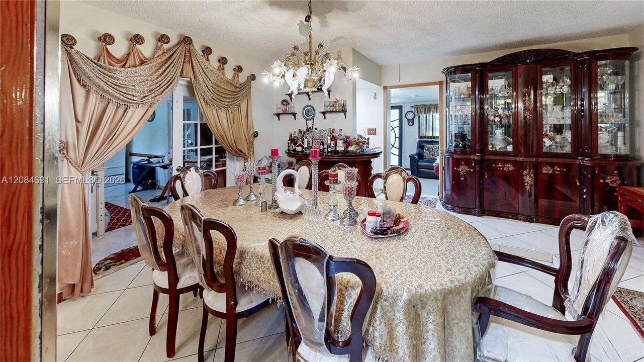 For Sale: $719,900 (6 beds, 4 baths, 2684 Square Feet)