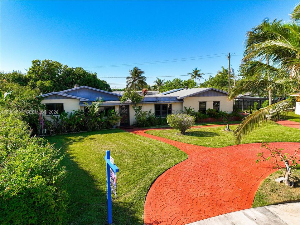 For Sale: $719,900 (6 beds, 4 baths, 2684 Square Feet)