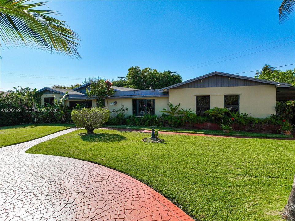 For Sale: $719,900 (6 beds, 4 baths, 2684 Square Feet)