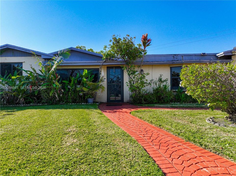 For Sale: $719,900 (6 beds, 4 baths, 2684 Square Feet)