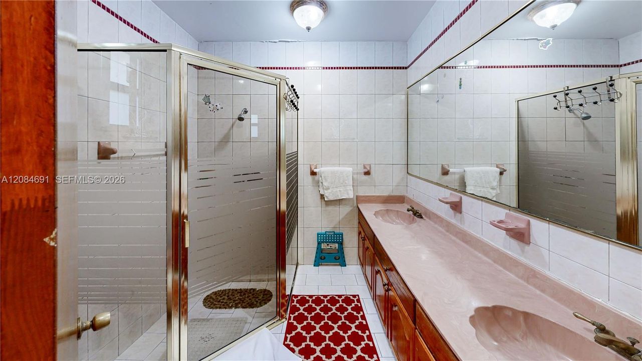 For Sale: $719,900 (6 beds, 4 baths, 2684 Square Feet)