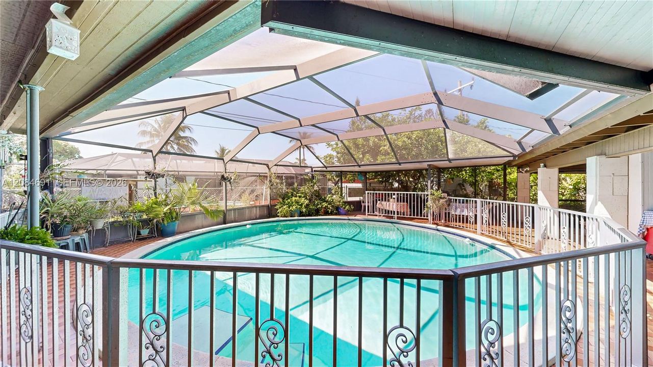 For Sale: $719,900 (6 beds, 4 baths, 2684 Square Feet)