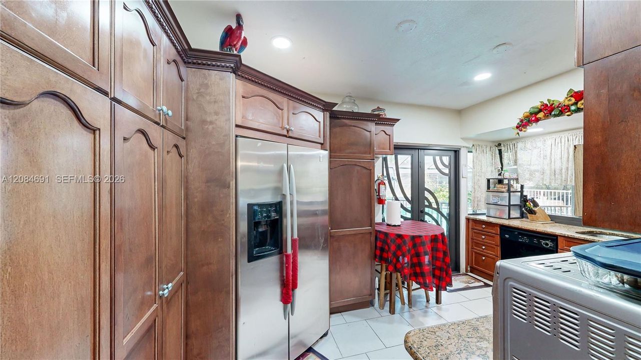 For Sale: $719,900 (6 beds, 4 baths, 2684 Square Feet)
