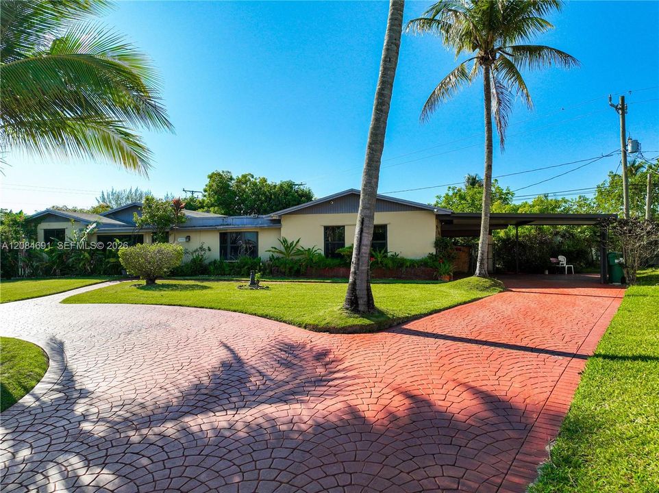 For Sale: $719,900 (6 beds, 4 baths, 2684 Square Feet)