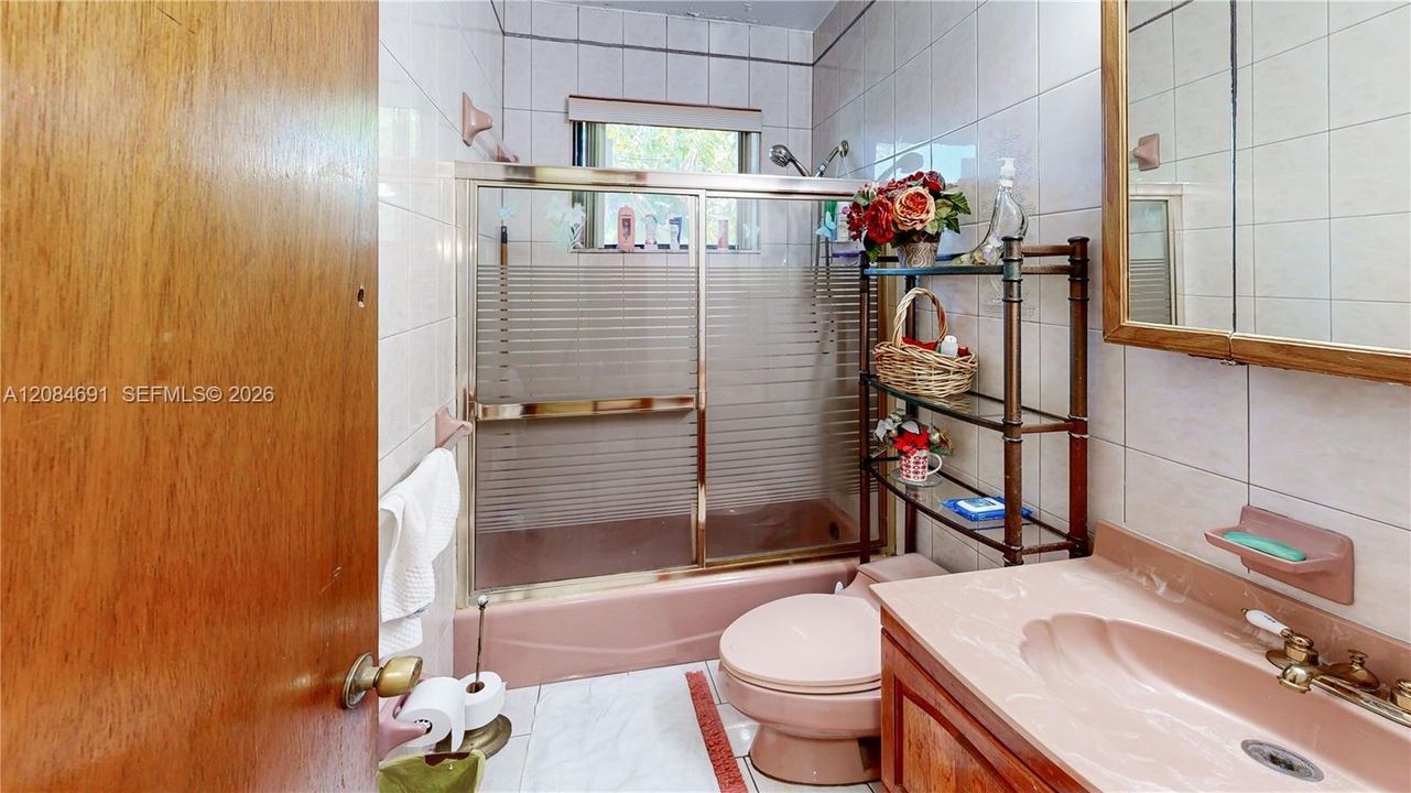 For Sale: $719,900 (6 beds, 4 baths, 2684 Square Feet)