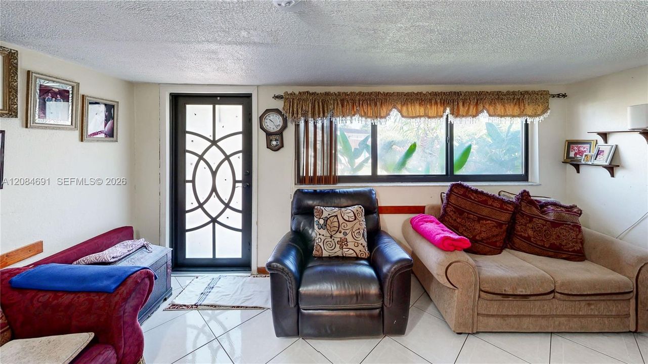 For Sale: $719,900 (6 beds, 4 baths, 2684 Square Feet)