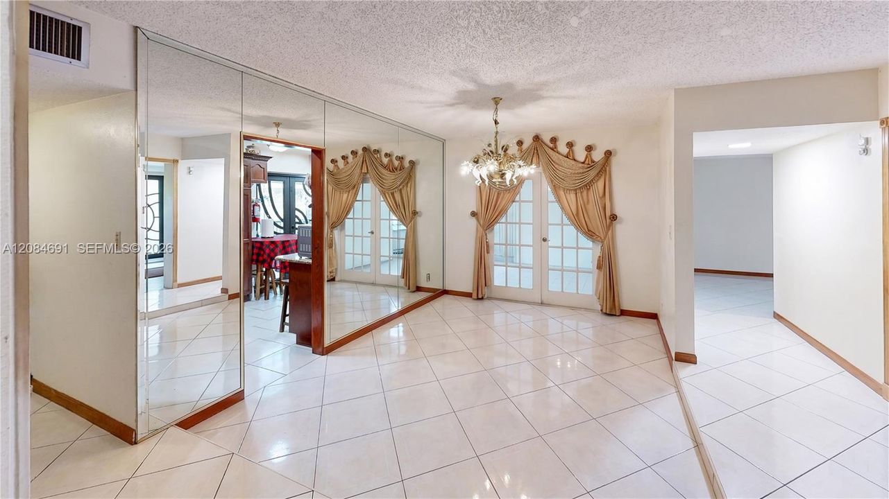 For Sale: $719,900 (6 beds, 4 baths, 2684 Square Feet)