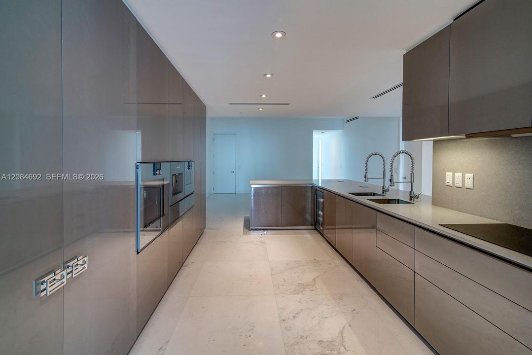 В аренду: $45,000 (3 спален, 4 ванн, 3334 Квадратных фут)