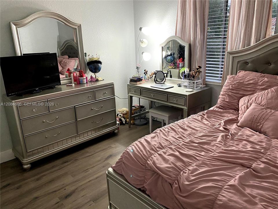 En Venta: $610,000 (4 camas, 2 baños, 2032 Pies cuadrados)