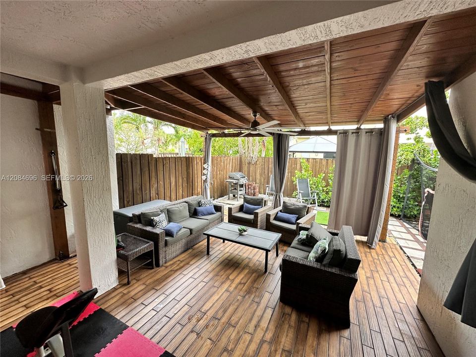 En Venta: $610,000 (4 camas, 2 baños, 2032 Pies cuadrados)