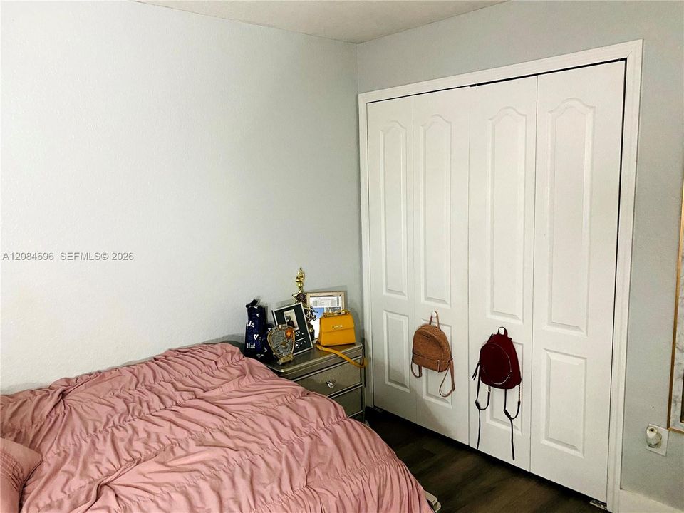En Venta: $610,000 (4 camas, 2 baños, 2032 Pies cuadrados)