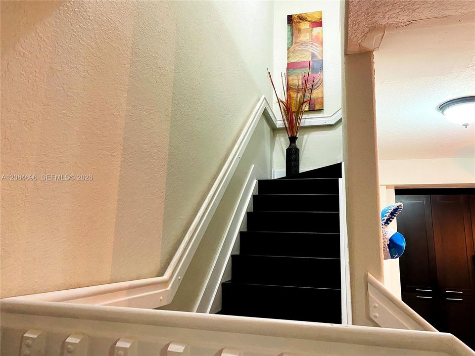 En Venta: $610,000 (4 camas, 2 baños, 2032 Pies cuadrados)