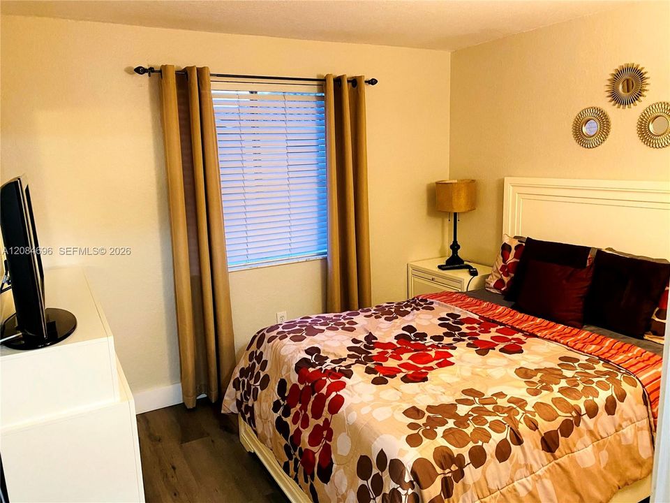 En Venta: $610,000 (4 camas, 2 baños, 2032 Pies cuadrados)