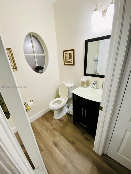 En Venta: $610,000 (4 camas, 2 baños, 2032 Pies cuadrados)