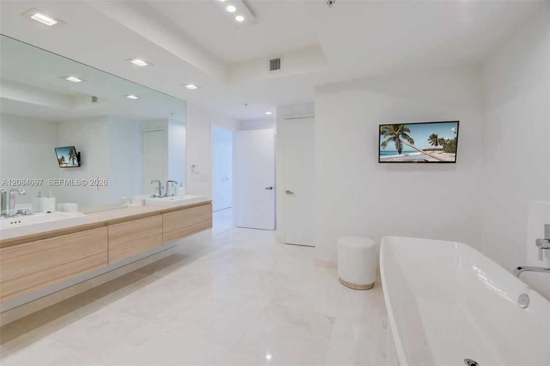 For Rent: $9,500 (3 beds, 3 baths, 2386 Square Feet)