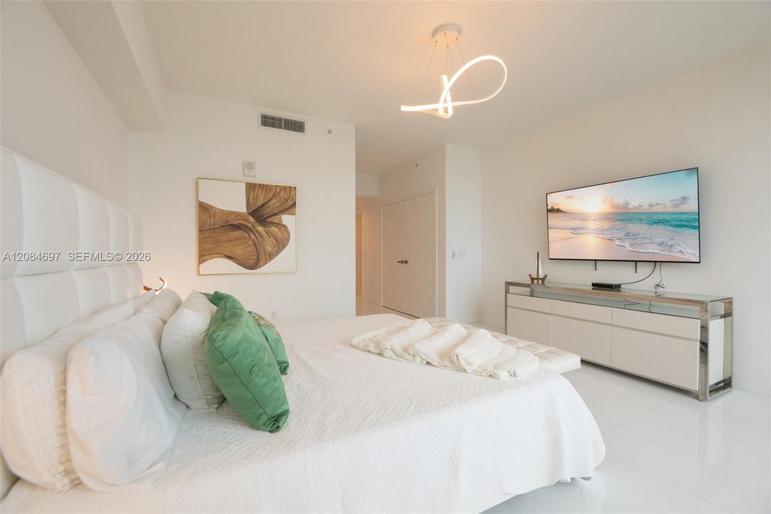 For Rent: $9,500 (3 beds, 3 baths, 2386 Square Feet)