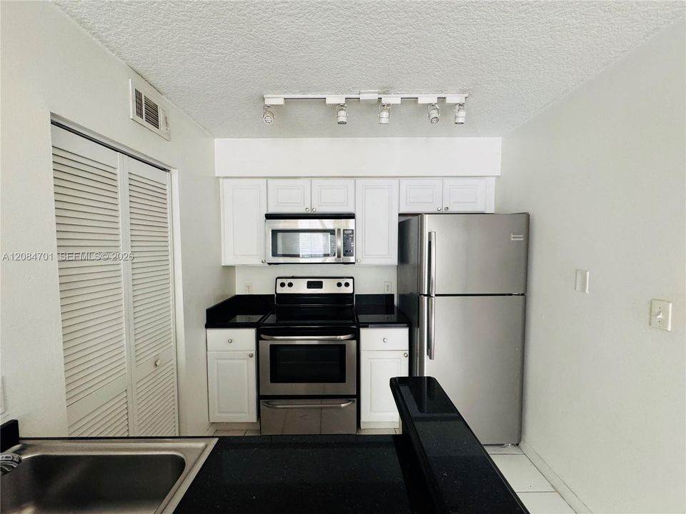 В аренду: $1,750 (1 спален, 1 ванн, 650 Квадратных фут)