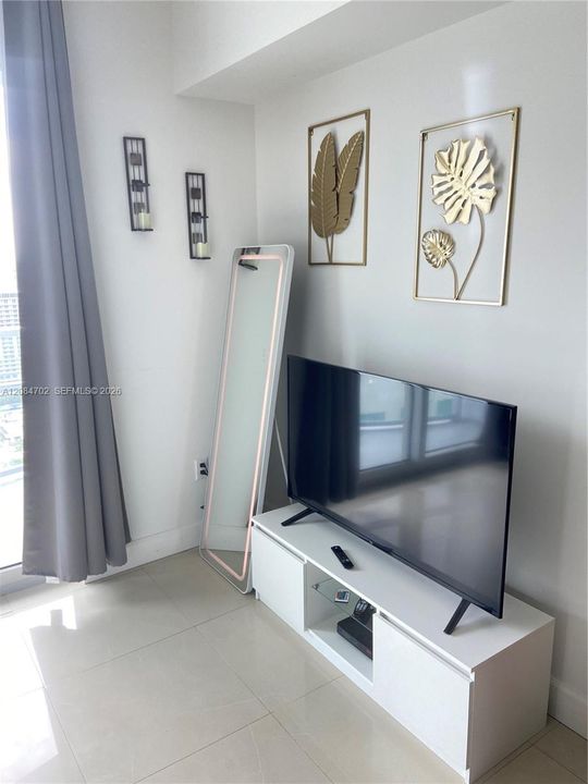 For Rent: $2,300 (0 beds, 1 baths, 451 Square Feet)