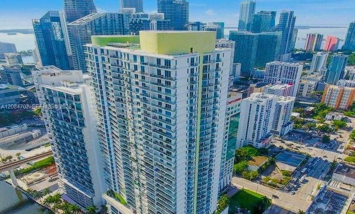 For Rent: $2,300 (0 beds, 1 baths, 451 Square Feet)