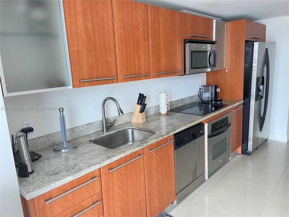 For Rent: $2,300 (0 beds, 1 baths, 451 Square Feet)