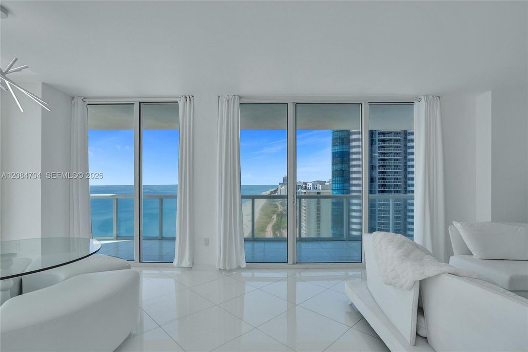 For Rent: $11,360 (3 beds, 2 baths, 1761 Square Feet)