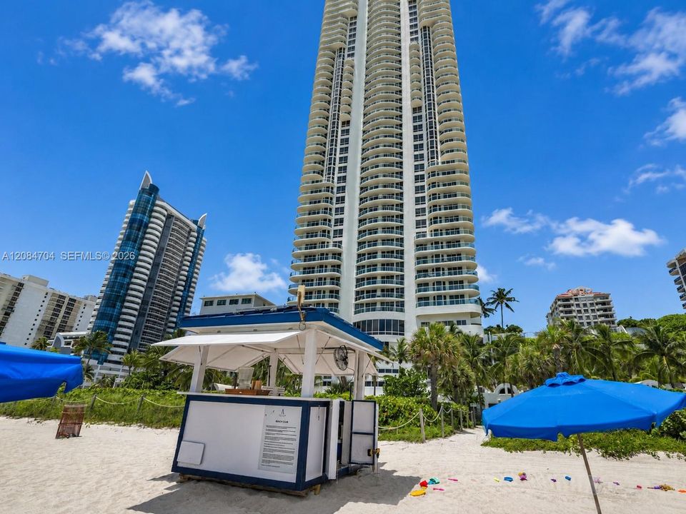 For Rent: $11,360 (3 beds, 2 baths, 1761 Square Feet)