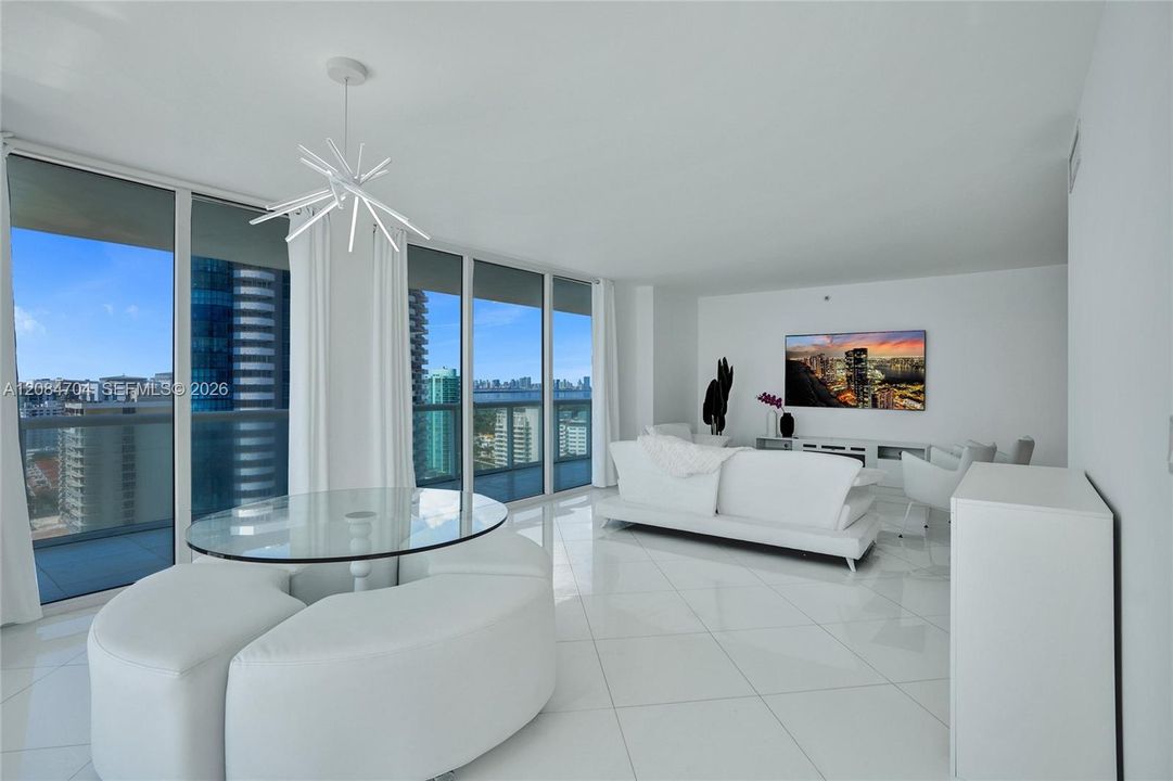 For Rent: $11,360 (3 beds, 2 baths, 1761 Square Feet)