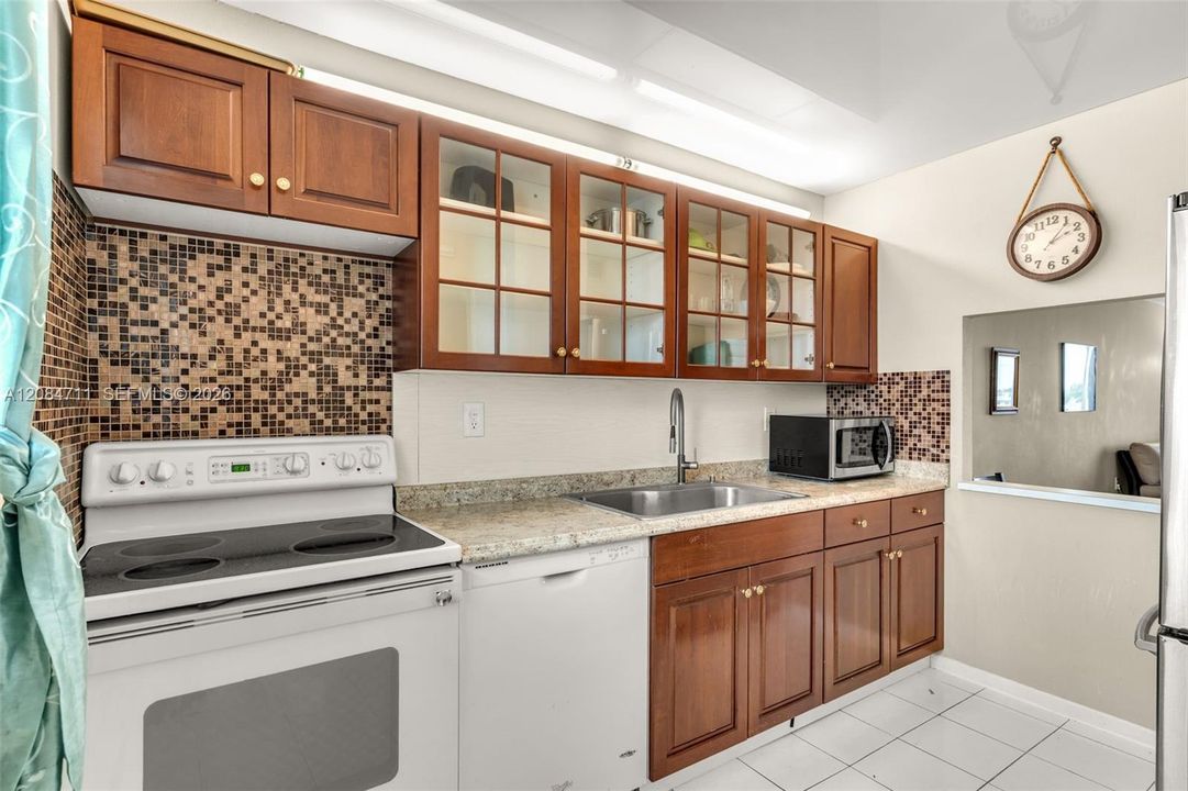En Venta: $165,000 (2 camas, 1 baños, 1036 Pies cuadrados)