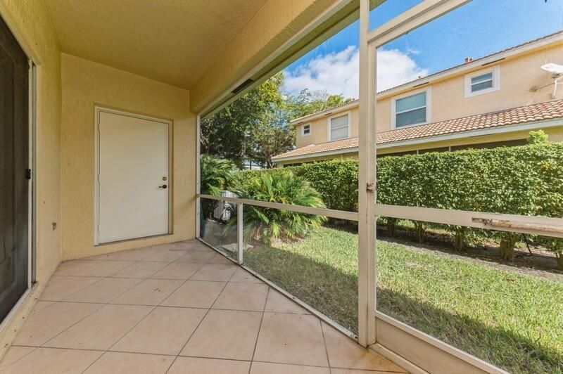 Covered screened patio
