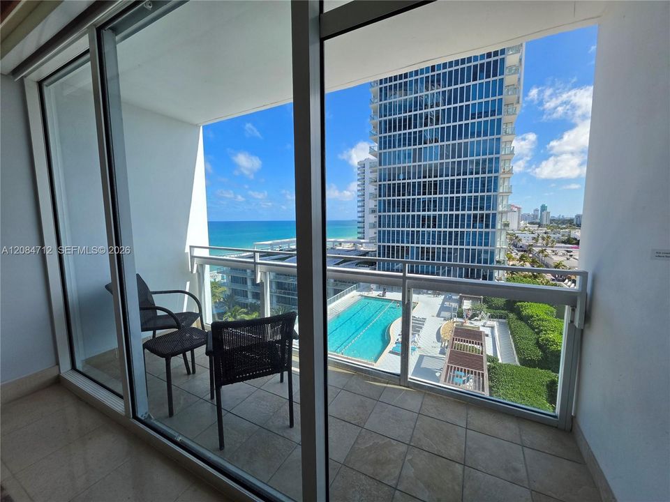 For Rent: $10,500 (2 beds, 2 baths, 1048 Square Feet)