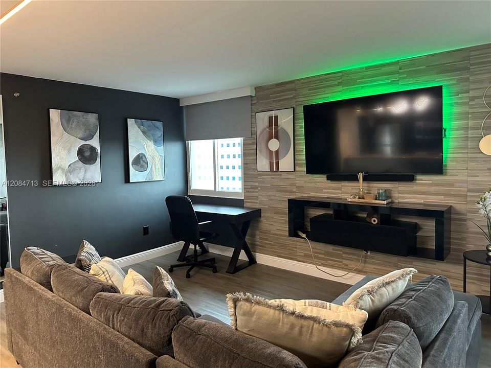 For Rent: $3,200 (2 beds, 2 baths, 914 Square Feet)