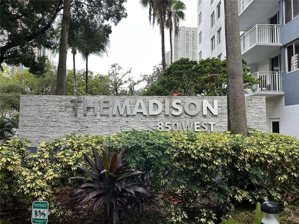 For Rent: $3,200 (2 beds, 2 baths, 914 Square Feet)