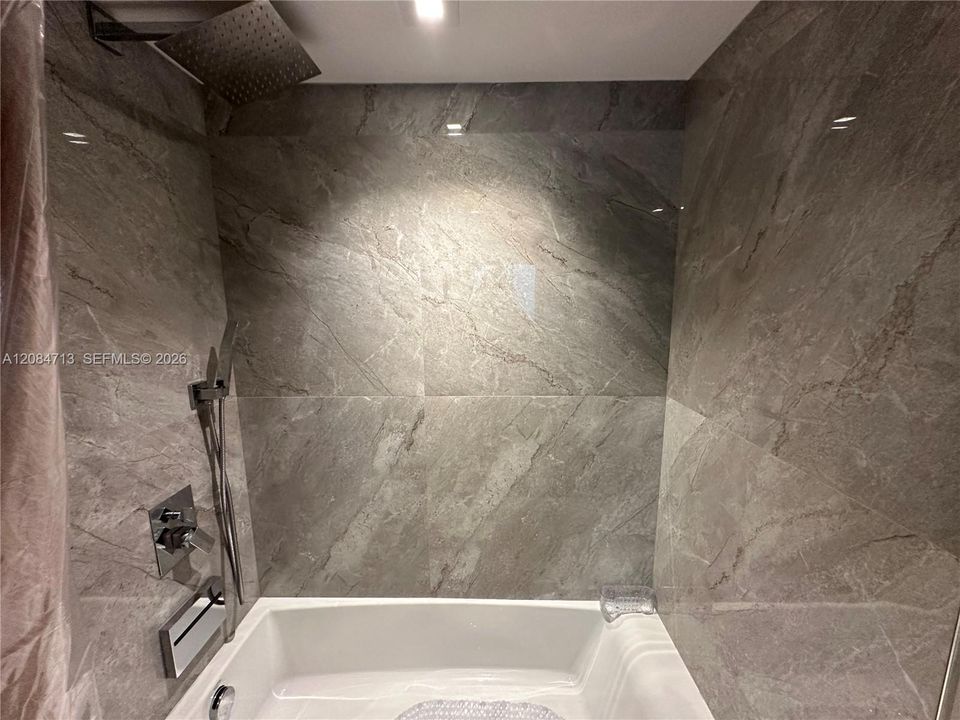 For Rent: $3,200 (2 beds, 2 baths, 914 Square Feet)