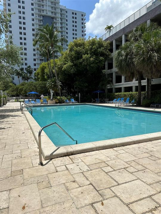 For Rent: $3,200 (2 beds, 2 baths, 914 Square Feet)