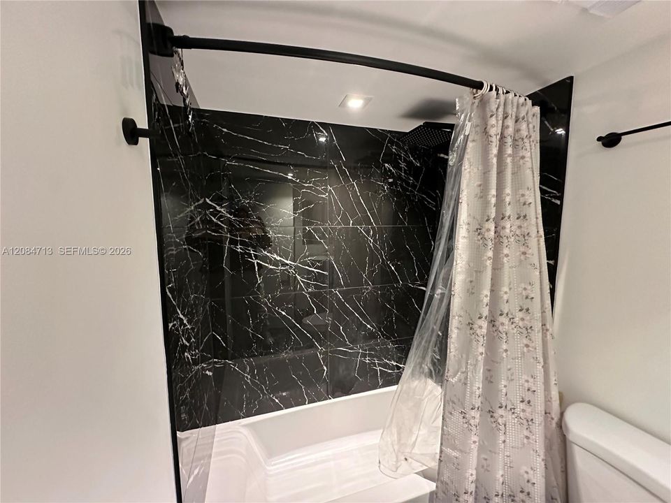 For Rent: $3,200 (2 beds, 2 baths, 914 Square Feet)