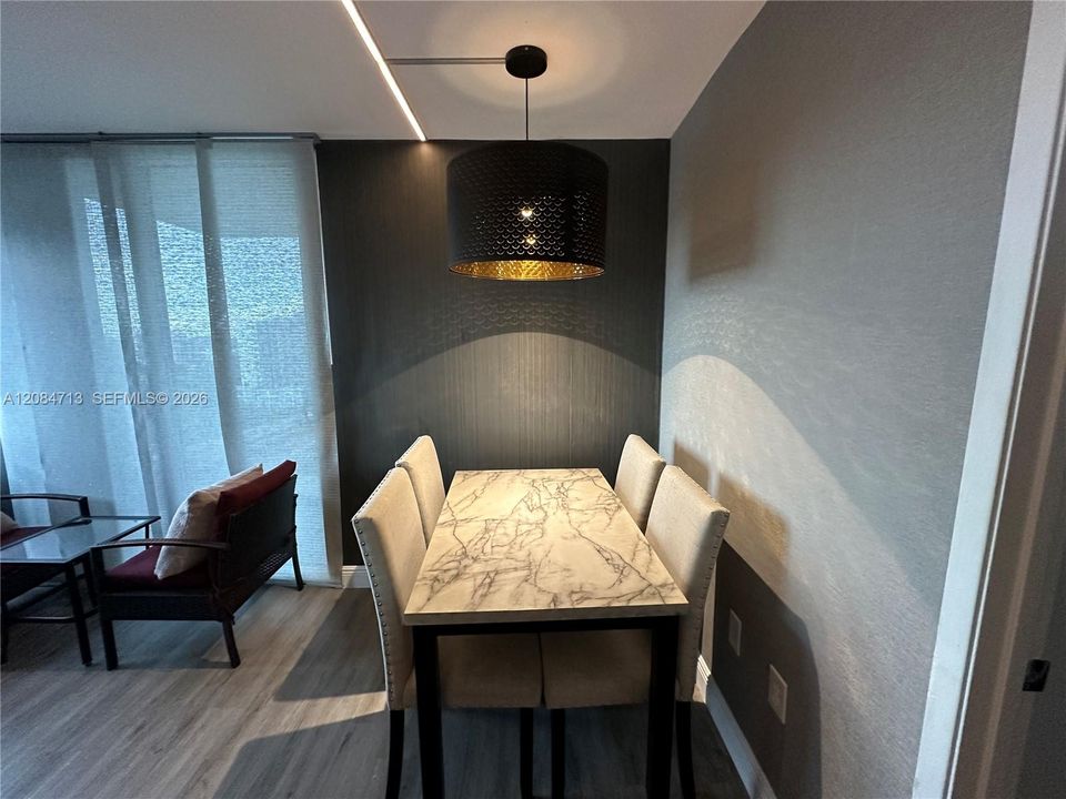 For Rent: $3,200 (2 beds, 2 baths, 914 Square Feet)