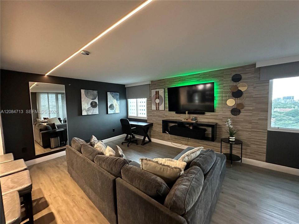 For Rent: $3,200 (2 beds, 2 baths, 914 Square Feet)