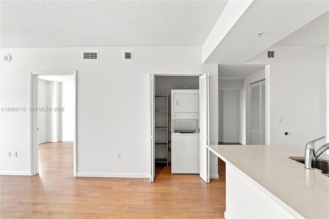 For Rent: $2,700 (1 beds, 1 baths, 693 Square Feet)
