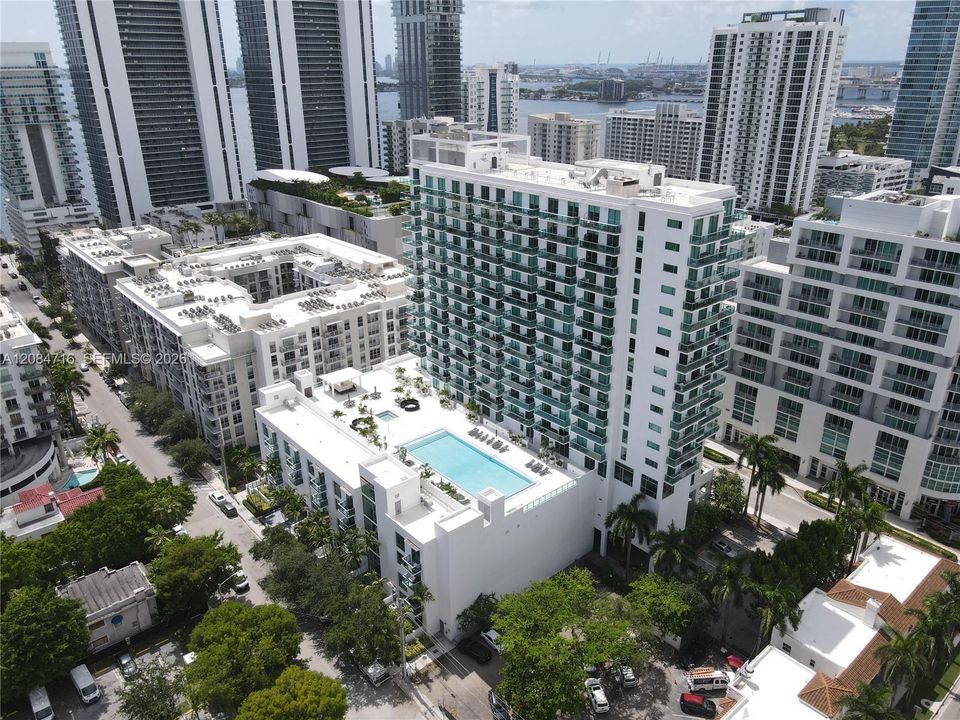 For Rent: $2,700 (1 beds, 1 baths, 693 Square Feet)