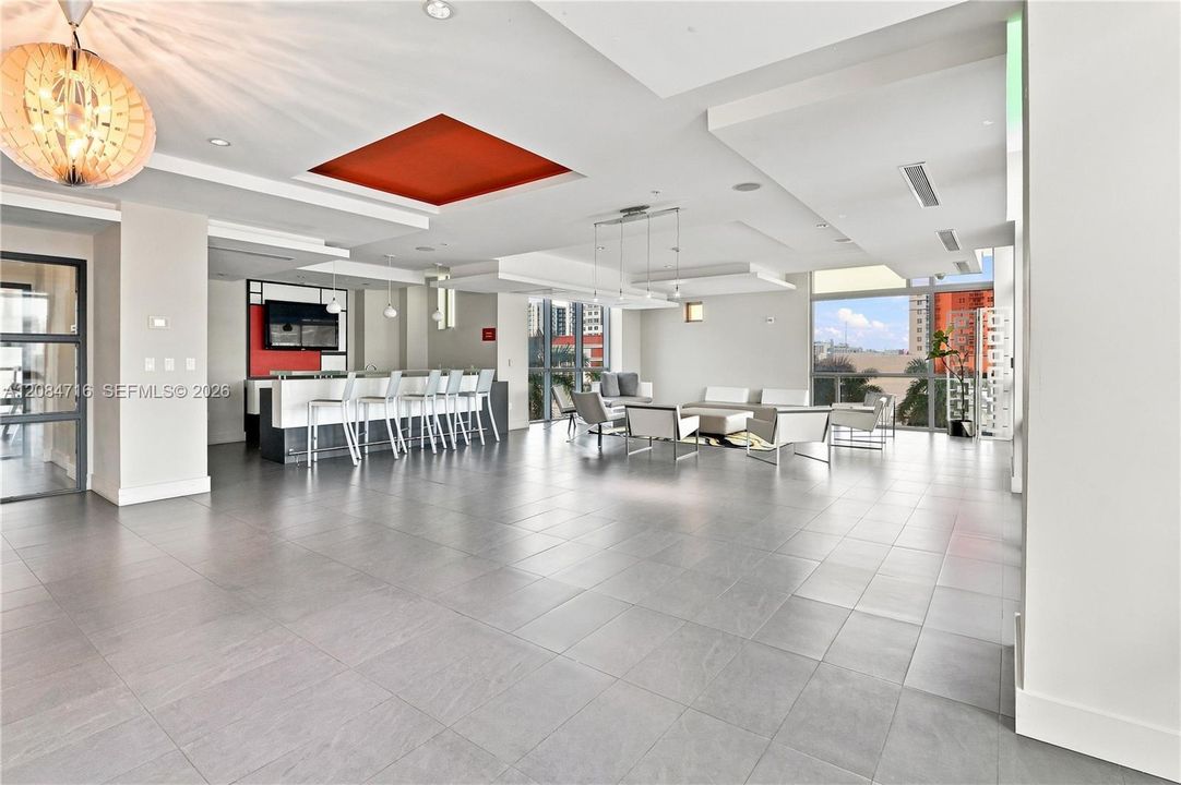 For Rent: $2,700 (1 beds, 1 baths, 693 Square Feet)