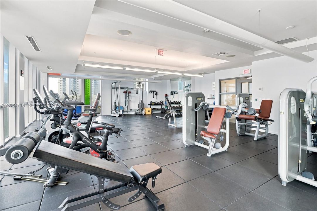 For Rent: $2,700 (1 beds, 1 baths, 693 Square Feet)