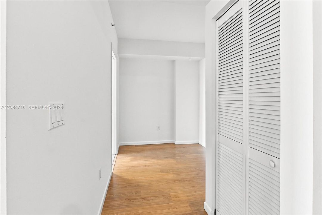 For Rent: $2,700 (1 beds, 1 baths, 693 Square Feet)