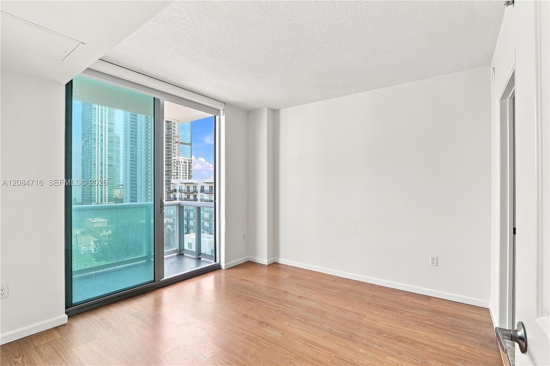 For Rent: $2,700 (1 beds, 1 baths, 693 Square Feet)