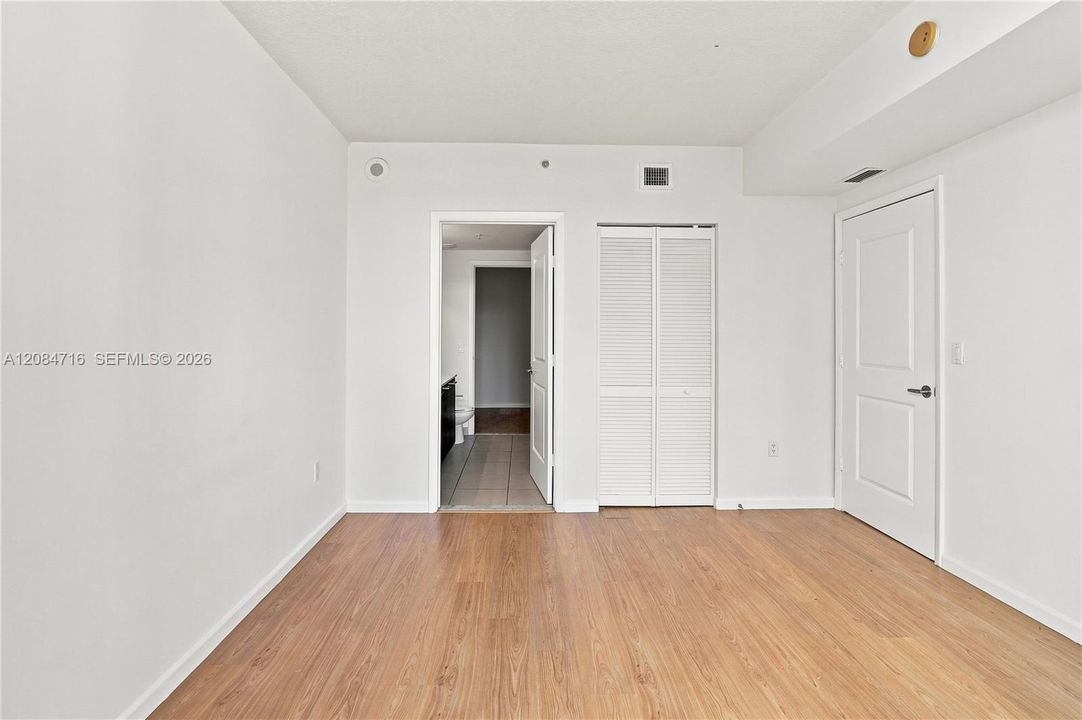 For Rent: $2,700 (1 beds, 1 baths, 693 Square Feet)