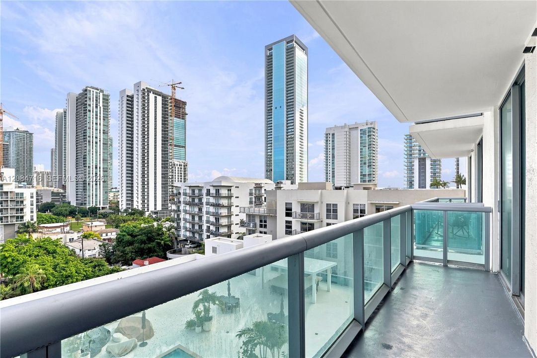 For Rent: $2,700 (1 beds, 1 baths, 693 Square Feet)